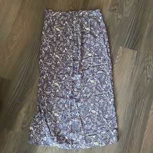 Vintage light purple floral rayon midi skirt with side button-zipper detail!